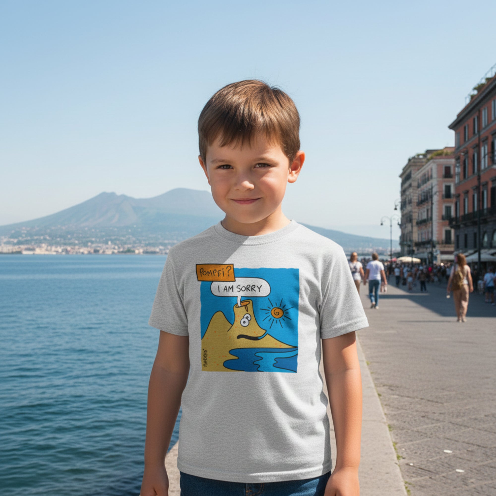 T-shirt bambino grigia con stampa “I Am Sorry” di Marassi ispirata a Pompei e al Vesuvio.