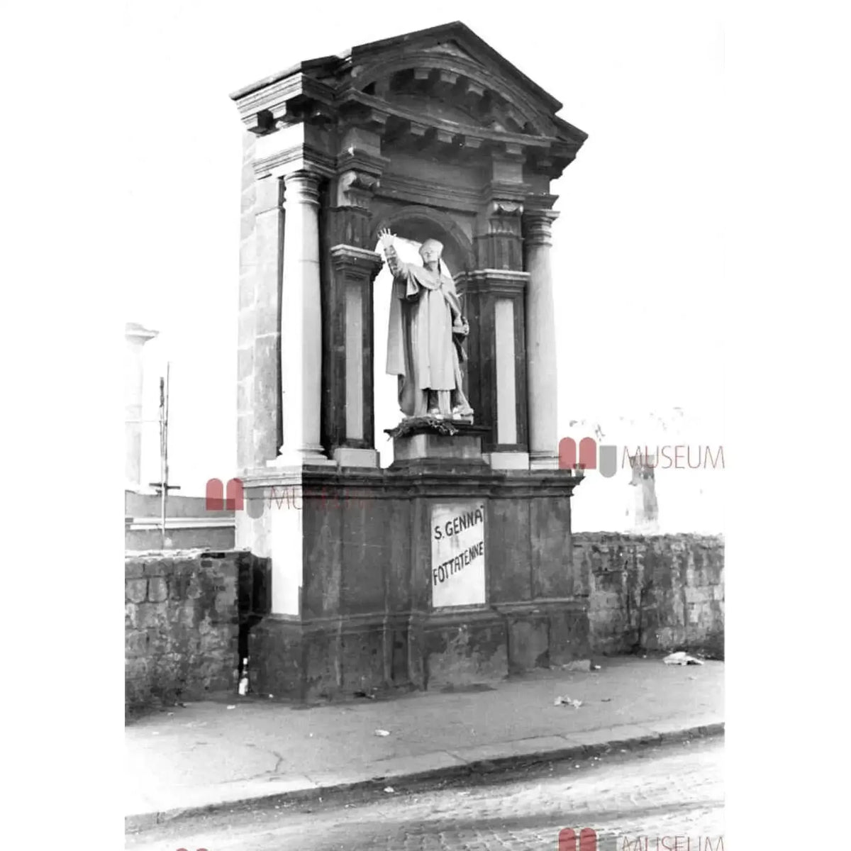 Foto de la estatua de San Gennaro en Nápoles por Luciano De Crescenzo