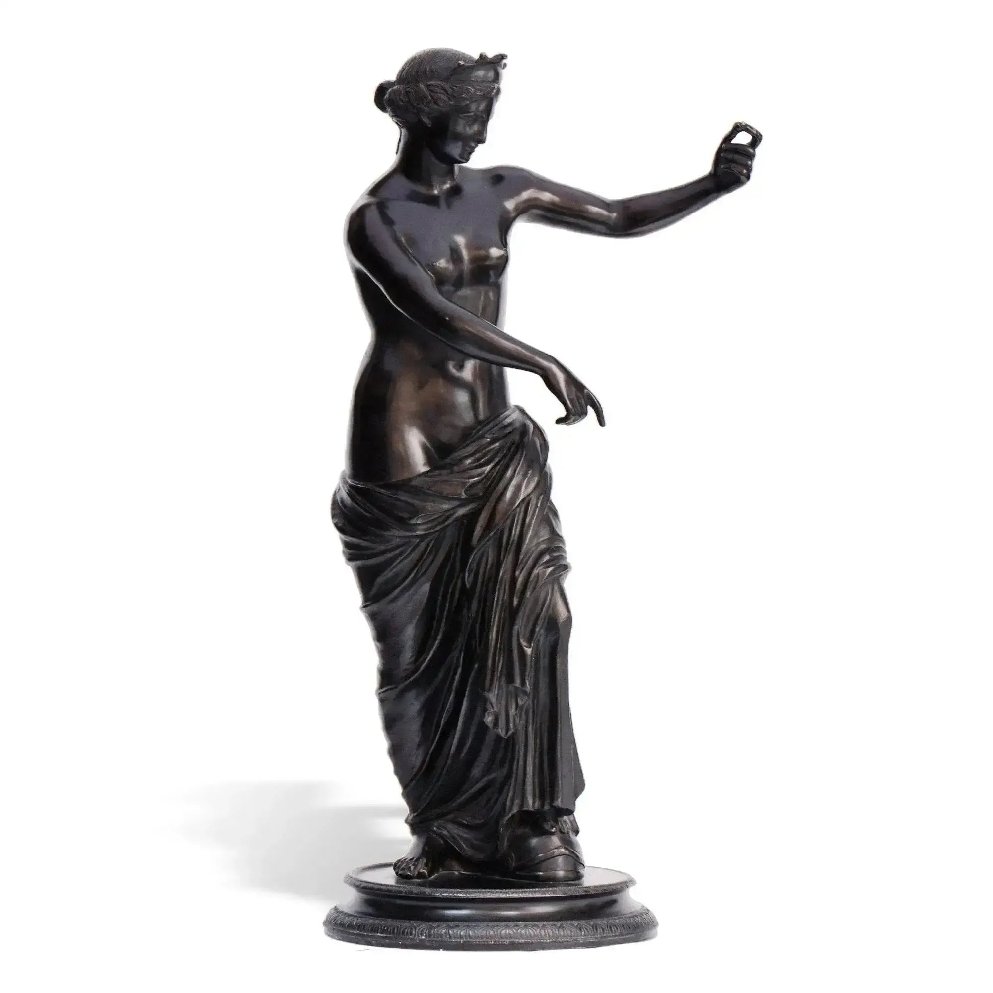 Bronzestatue der Aphrodite von Capua, Vorderansicht