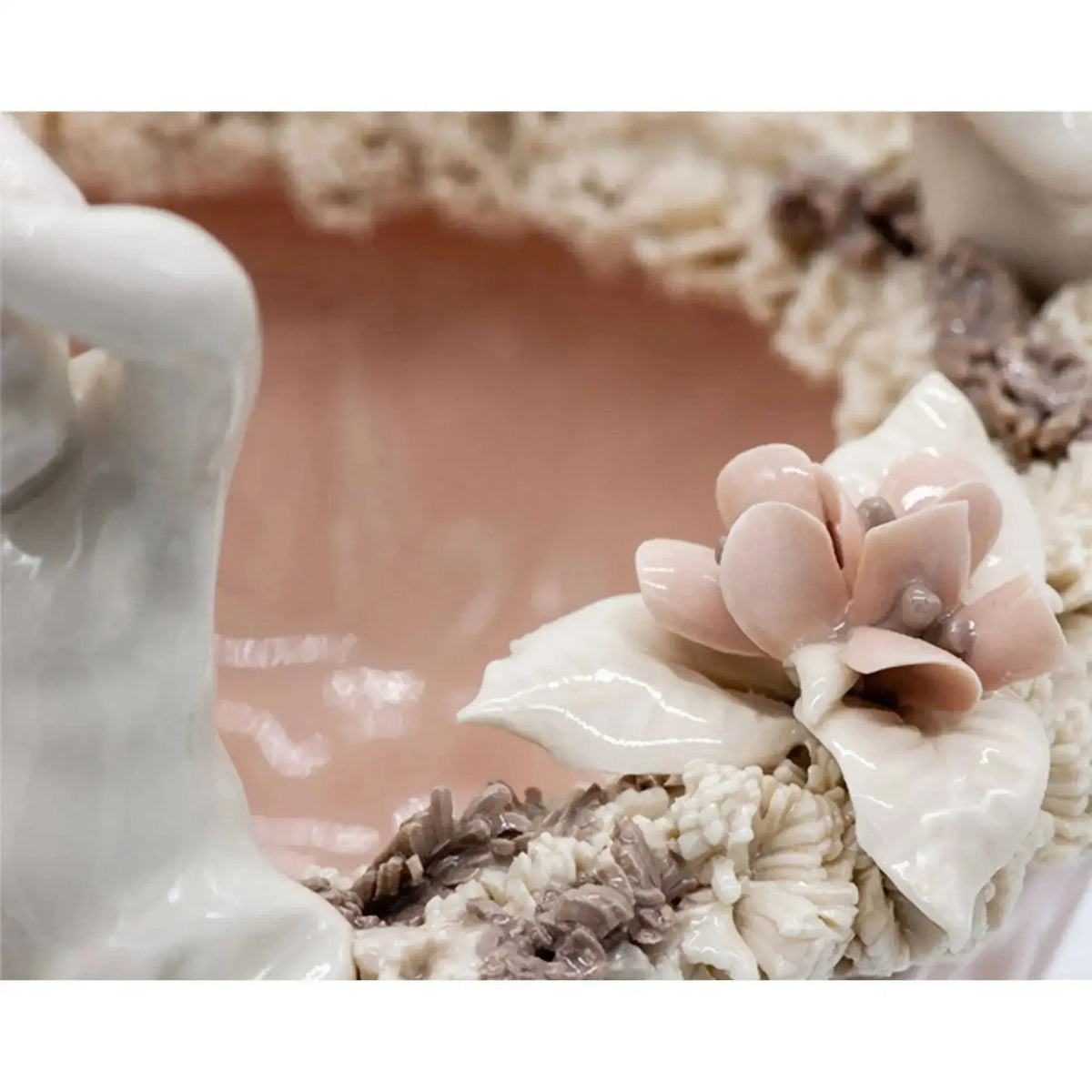 Anges en porcelaine de Capodimonte, centre de table fin H. 28 cm