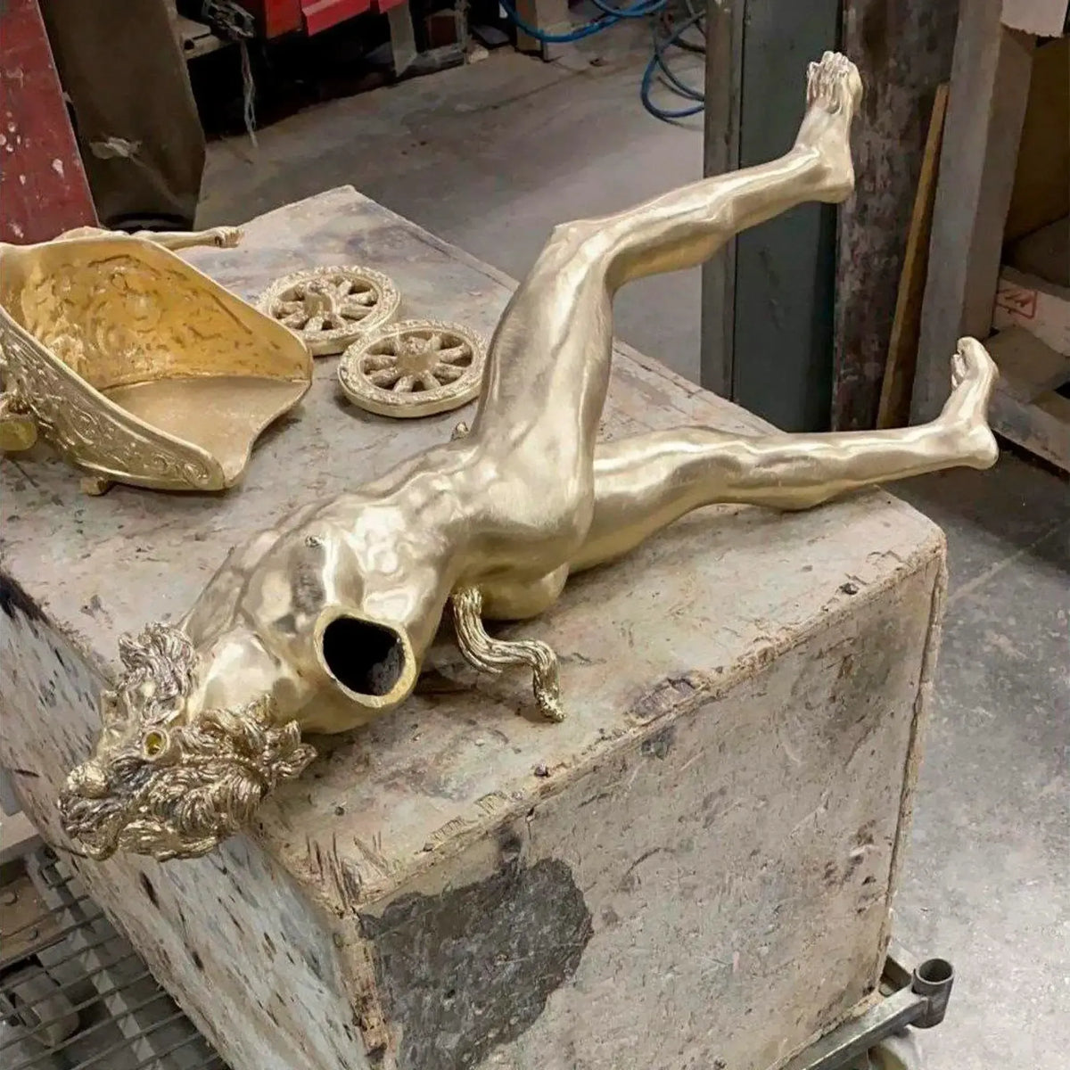 Assembly in the production phase of the dancing faun