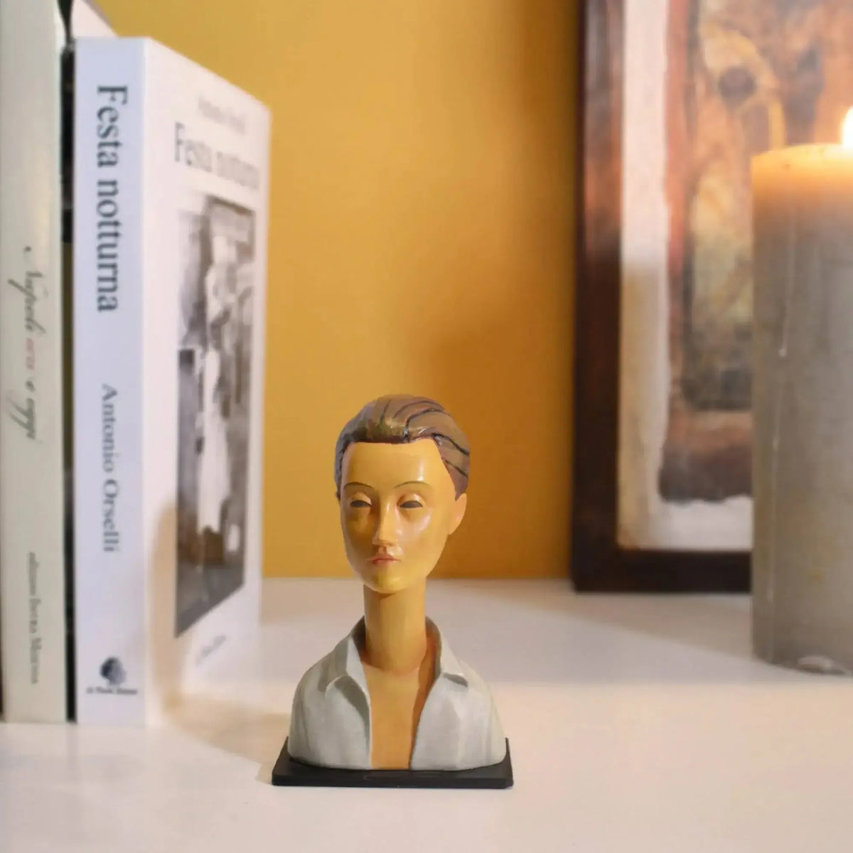 Harzstatue von Lunia Modigliani