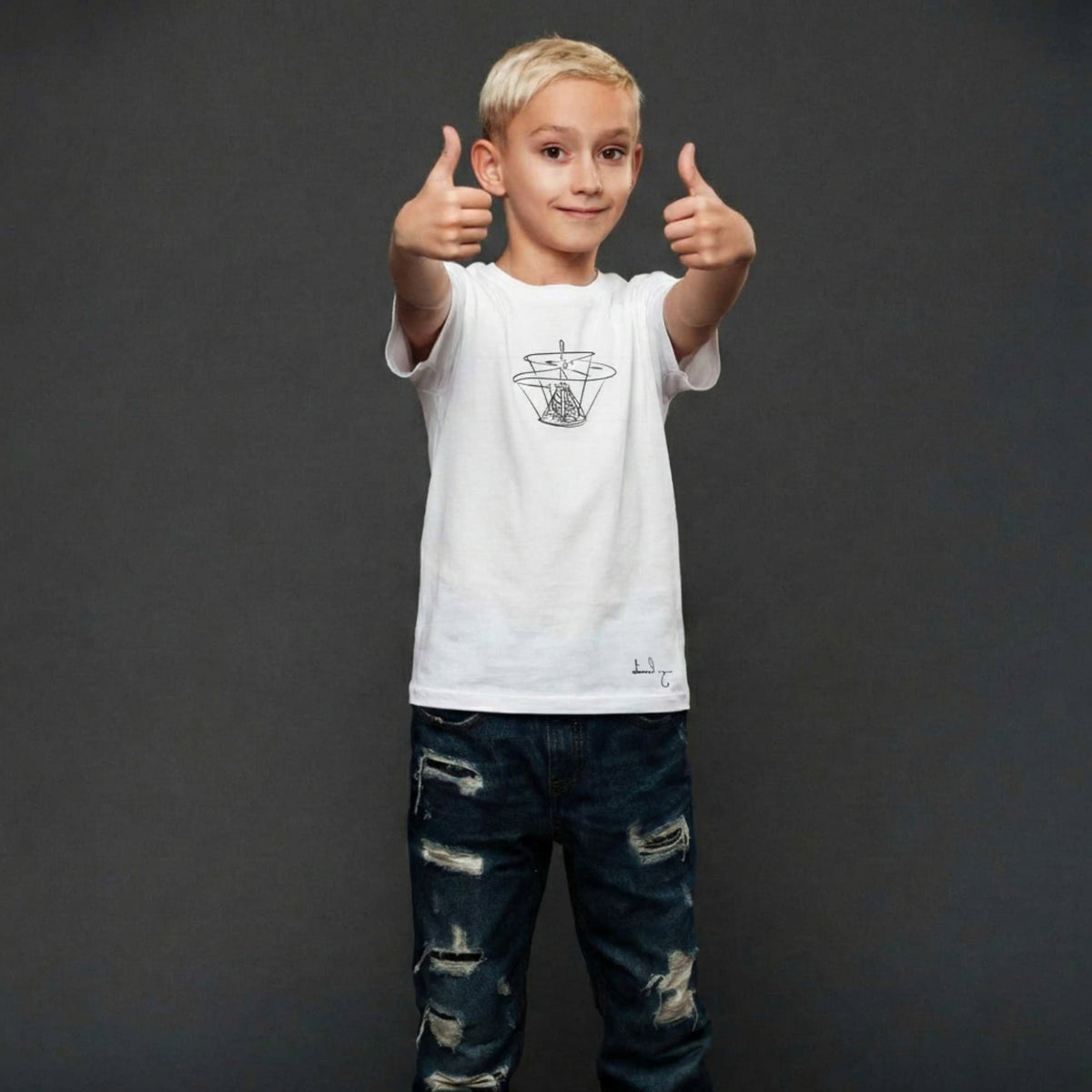 Children's T-shirt inspired by Leonardo da Vinci, between art and engineering.