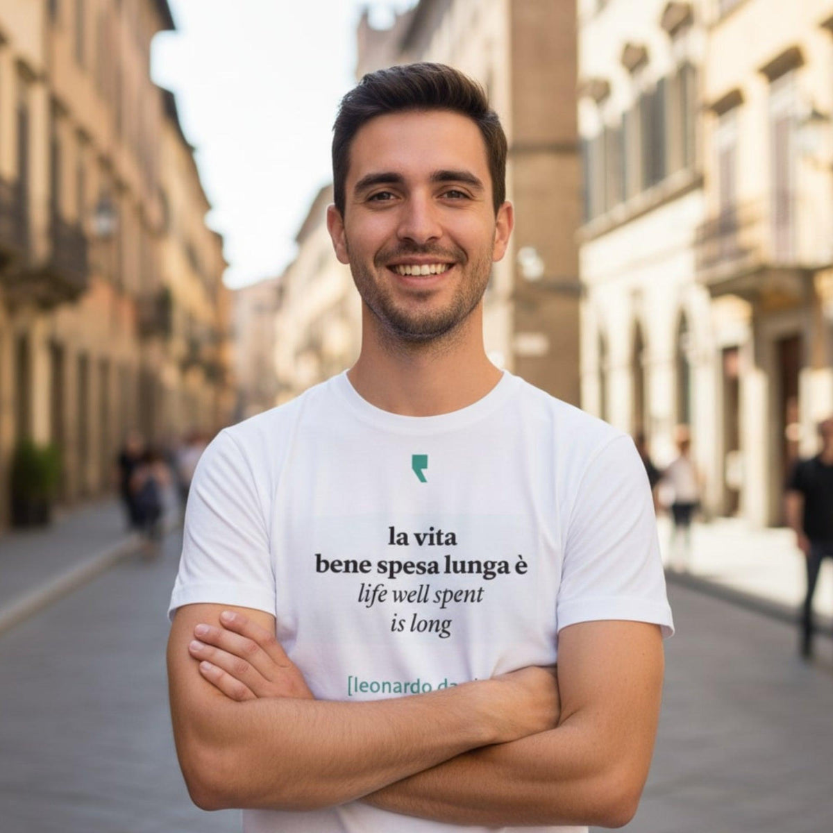 Minimalistisches T-Shirt inspiriert von Leonardo da Vinci, mit einfacher Grafik im Renaissance-Stil.