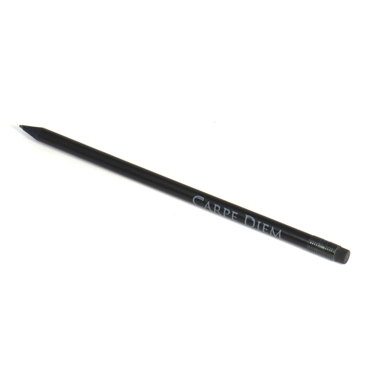 Crayon noir avec gomme et inscription latine « Carpe Diem » – style minimaliste avec message motivant