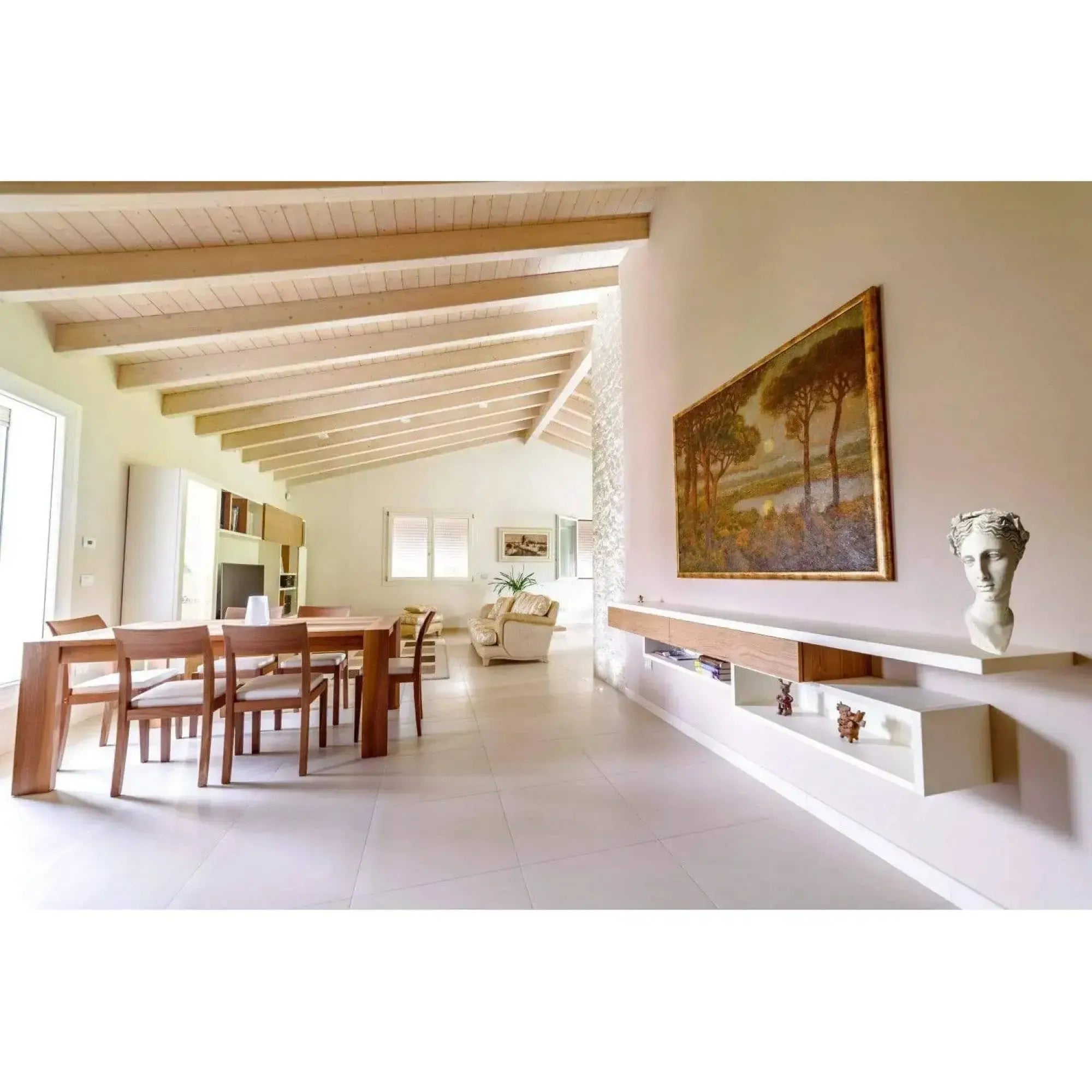 Мраморная скульптура Талии, музы комедии.