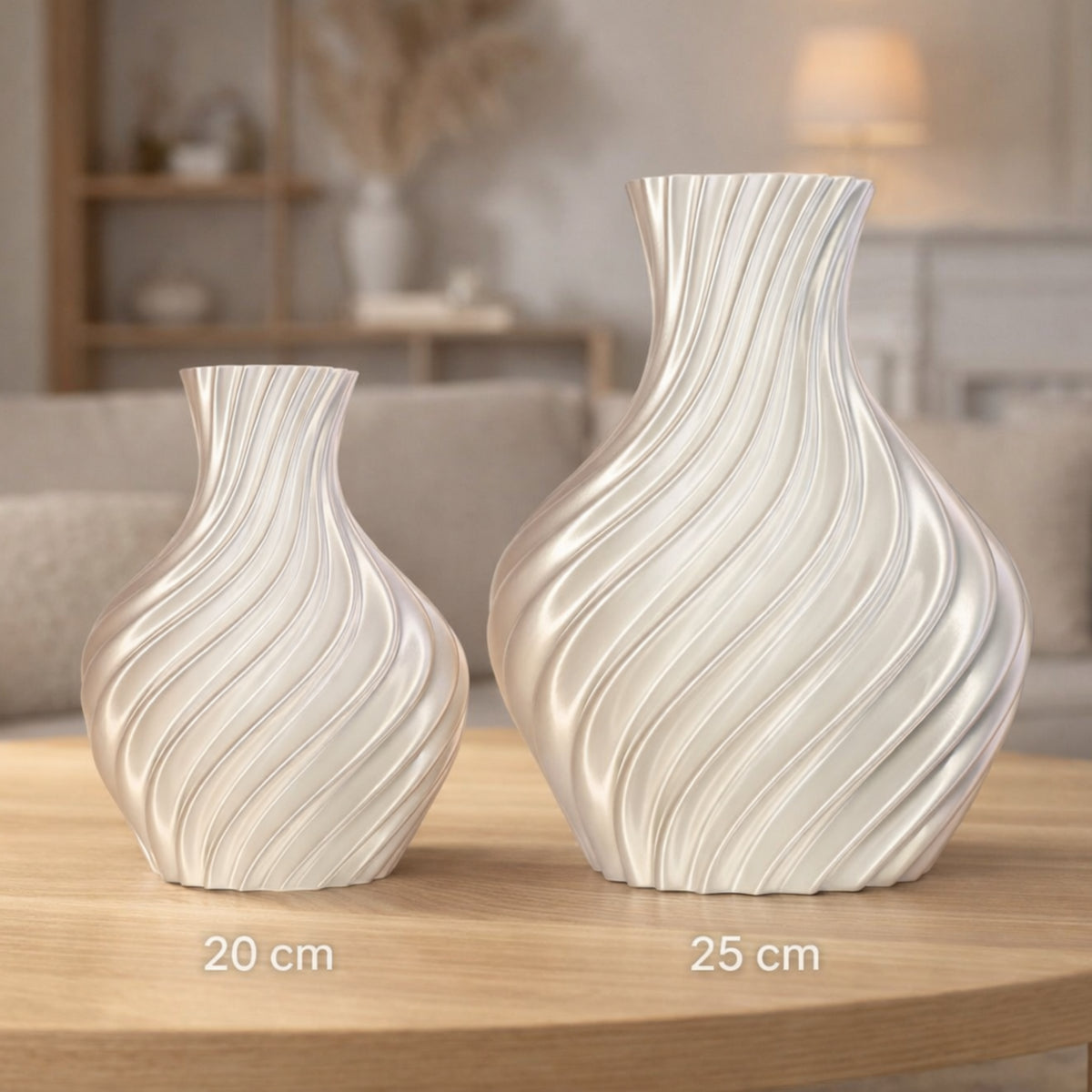 Two white vases with size comparison 20 and 25 cm