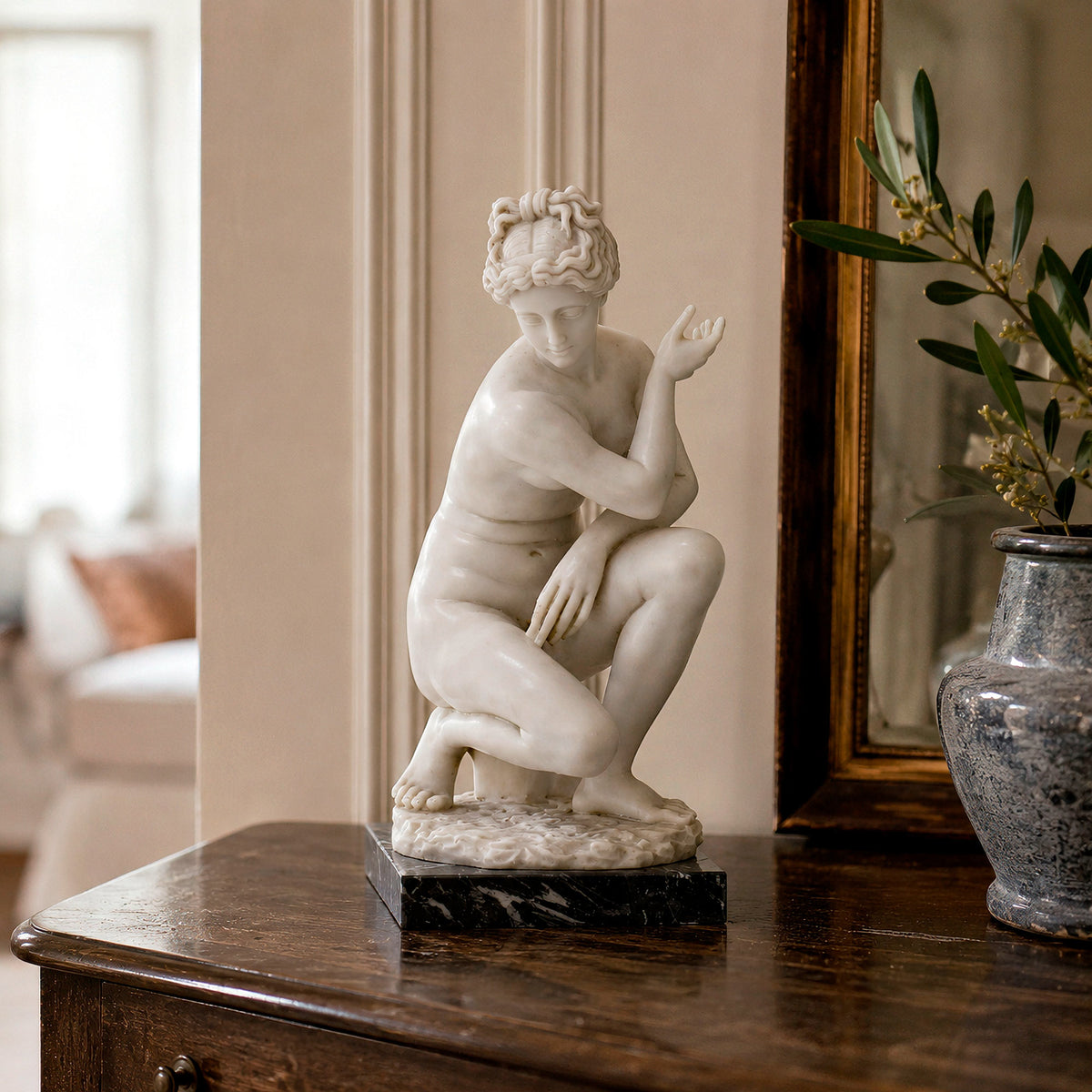 Crouching Venus - Marble Statue 24 cm