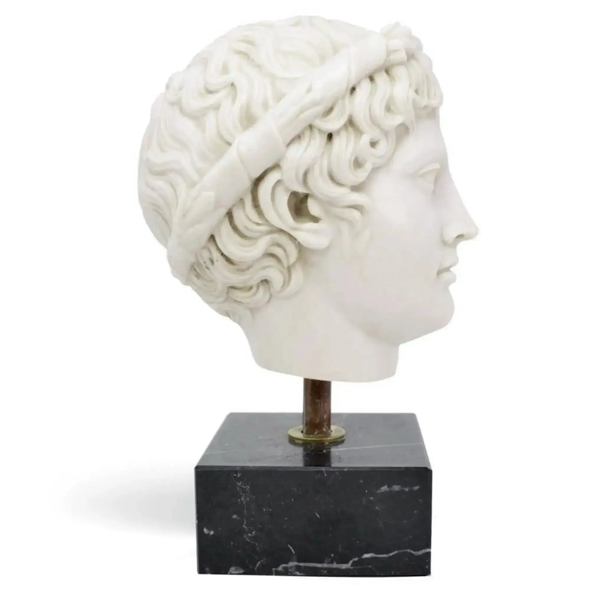 Der Kopf eines jungen Gottes Bacchus aus Marmor