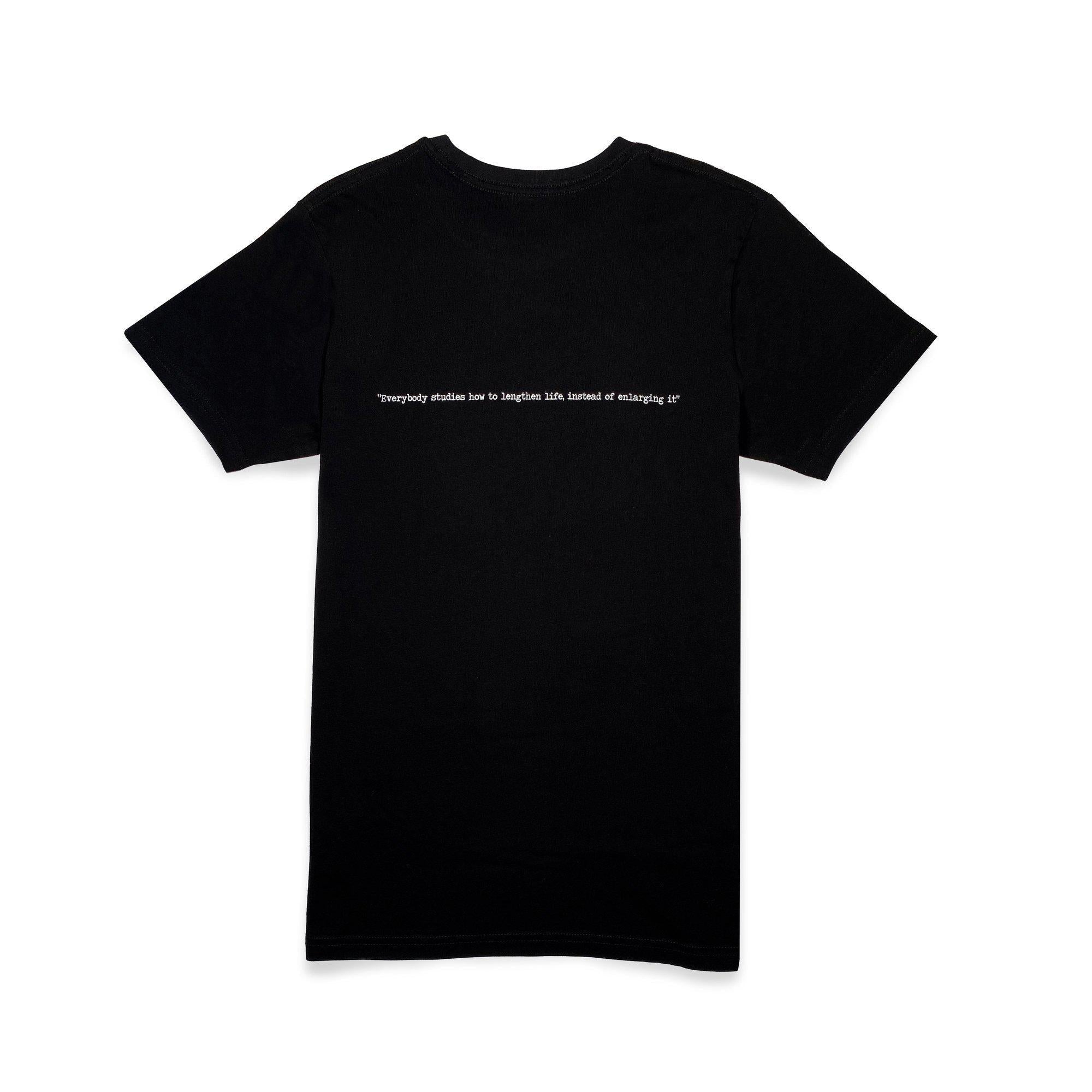 T-shirt uomo in cotone con frase di Luciano De Crescenzo, filosofia napoletana.