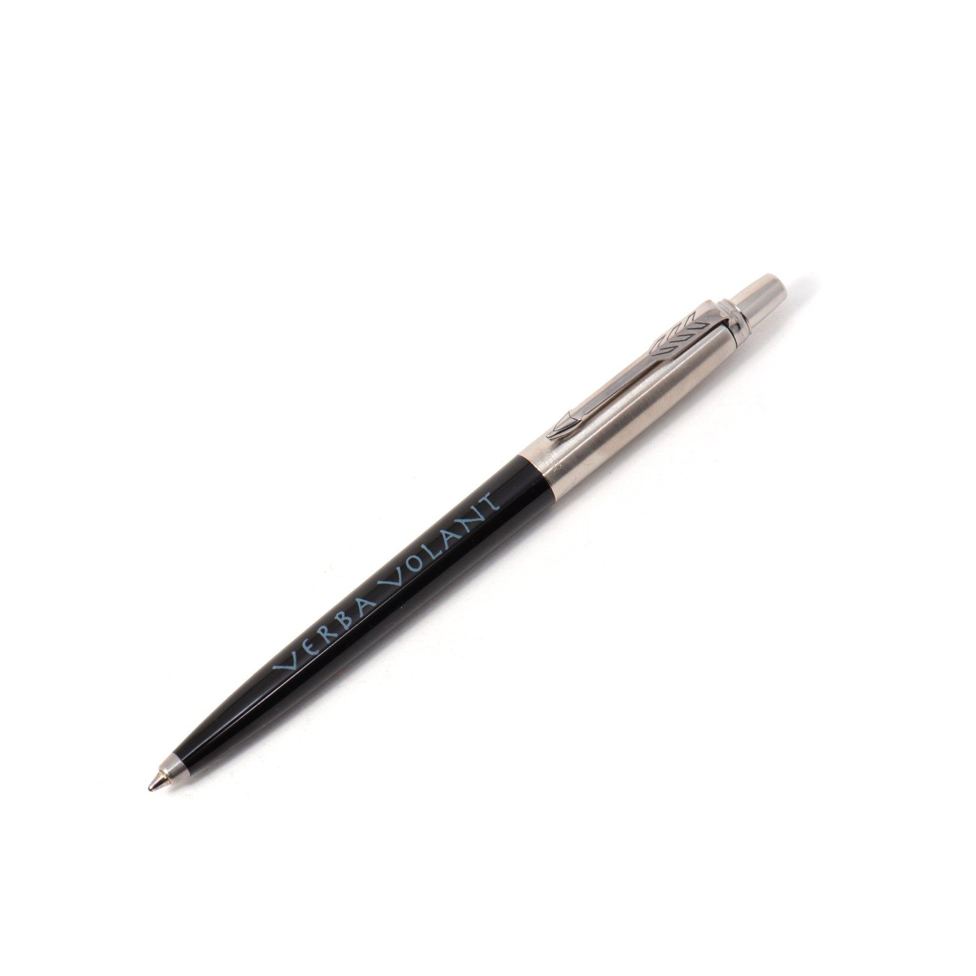 Penna Parker nera con frase latina Verba Volant – sobria, elegante, ispiratrice