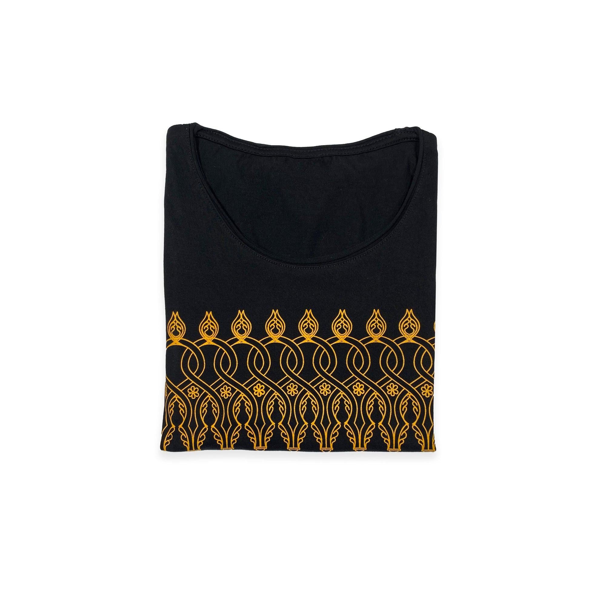 T-shirt uomo in cotone ispirata ai giardini e all’arte di Villa Rufolo.