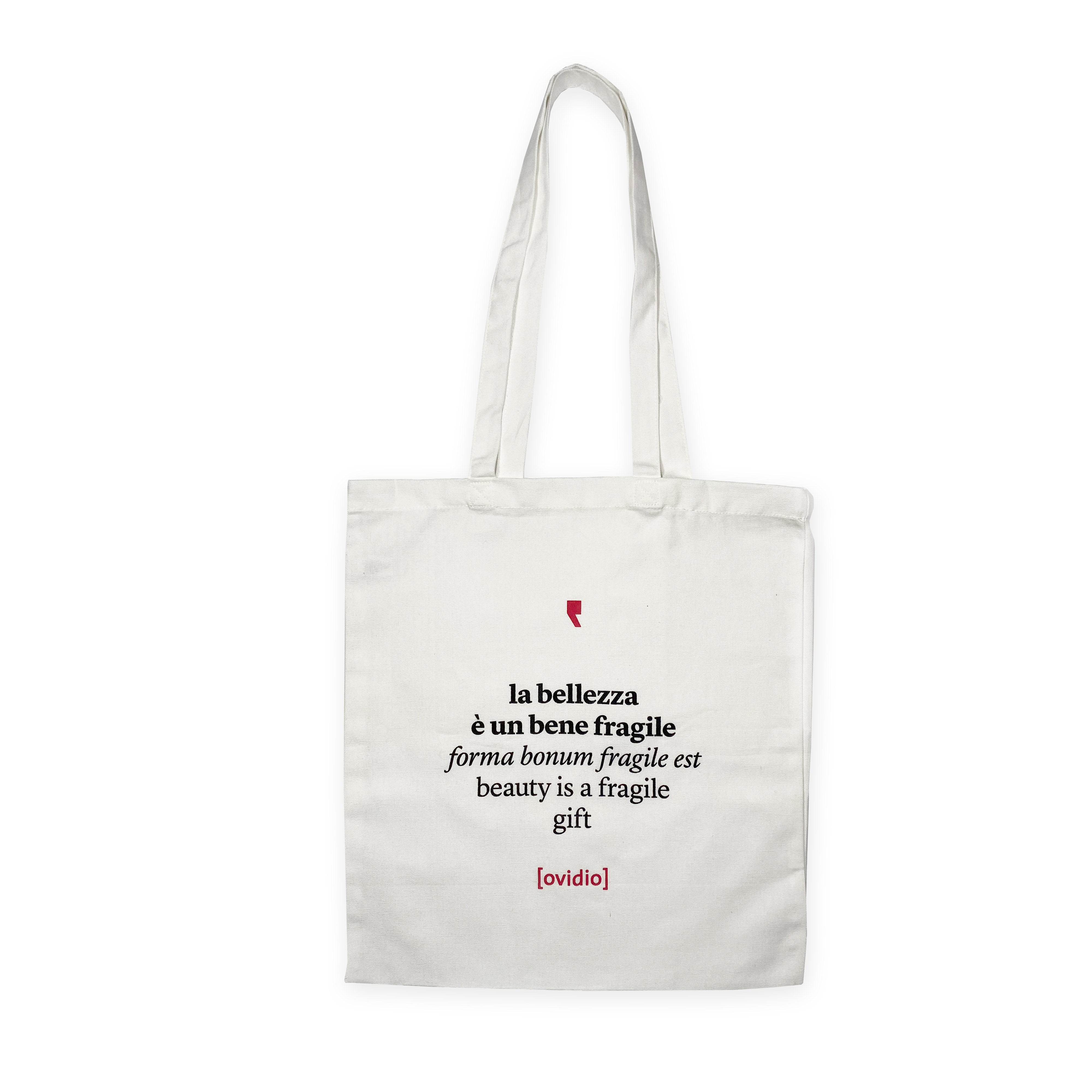 Front view of the white bag with black print of Ovid's quote – sustainable and cultural shopper